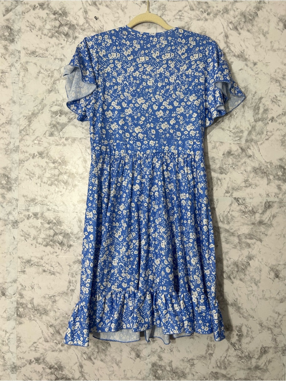 Torary Blue and White Floral V-Neck Dress
59 - Picture 5 of 9